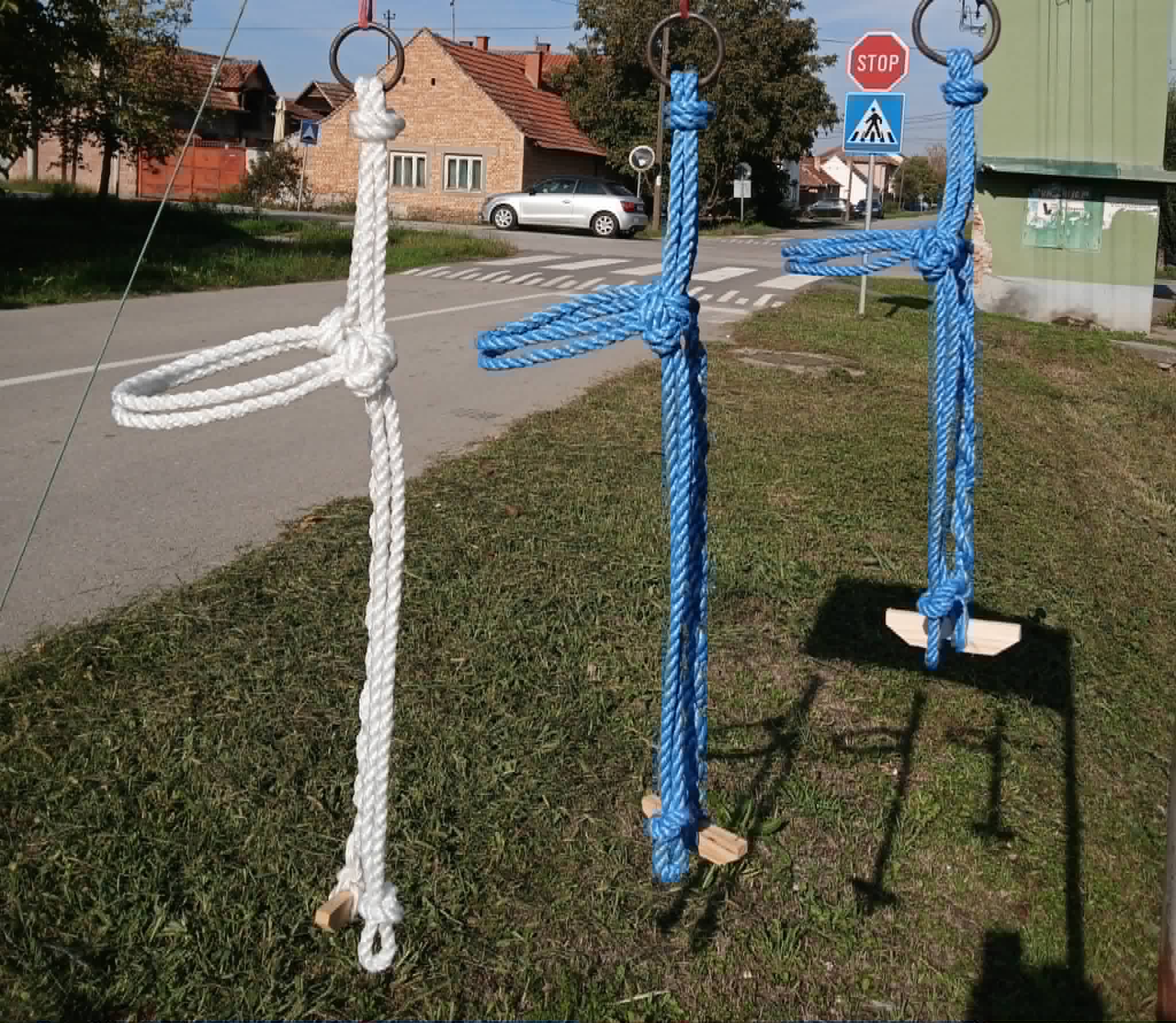 Beli i plavi ulari za stoku sa drvenim umetkom i alkom
